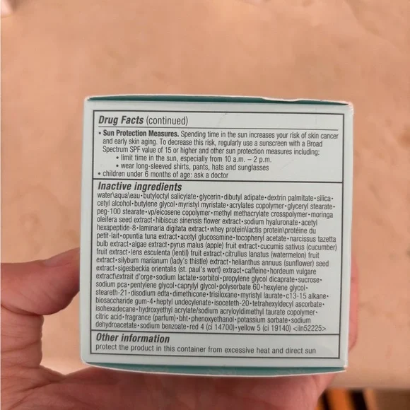 Estee Lauder Revitalizing Supreme+ Youth Power Creme - Picture 2 of 5